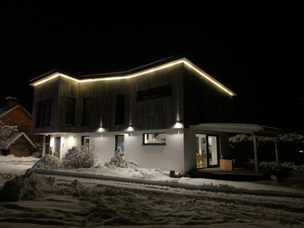 Modernes Ferienhaus Im Schwarzwald 프라이암트 외부 사진